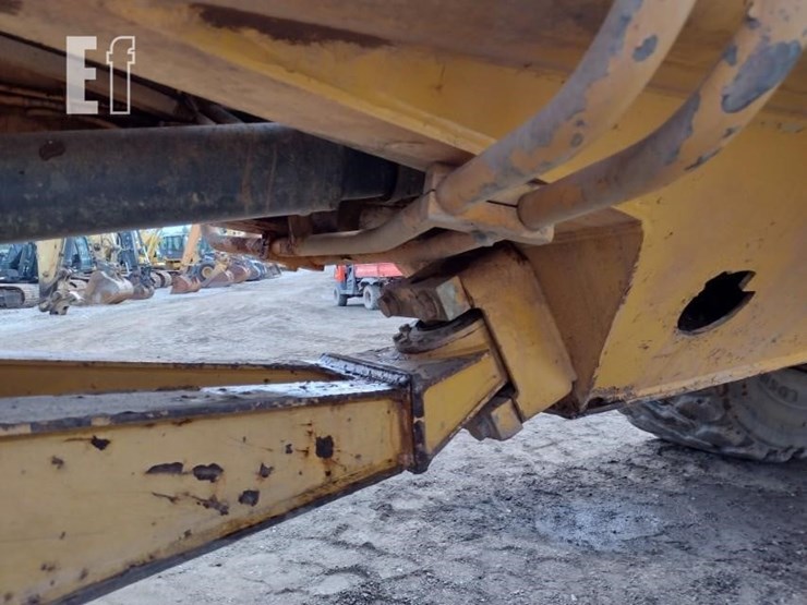 2003-volvo-a40d-image-39