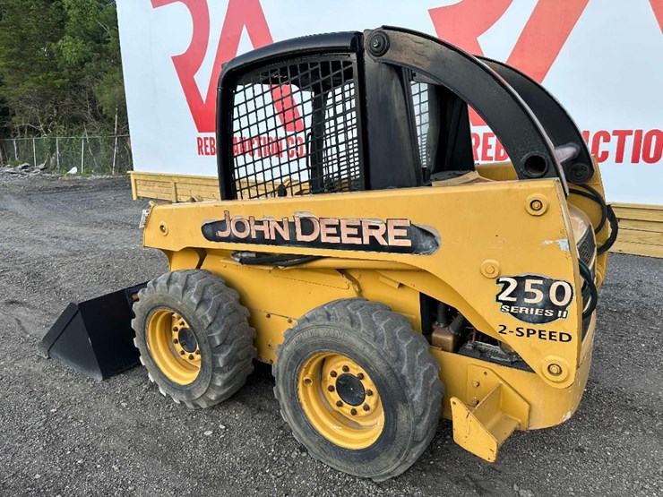 deere-250-image-5