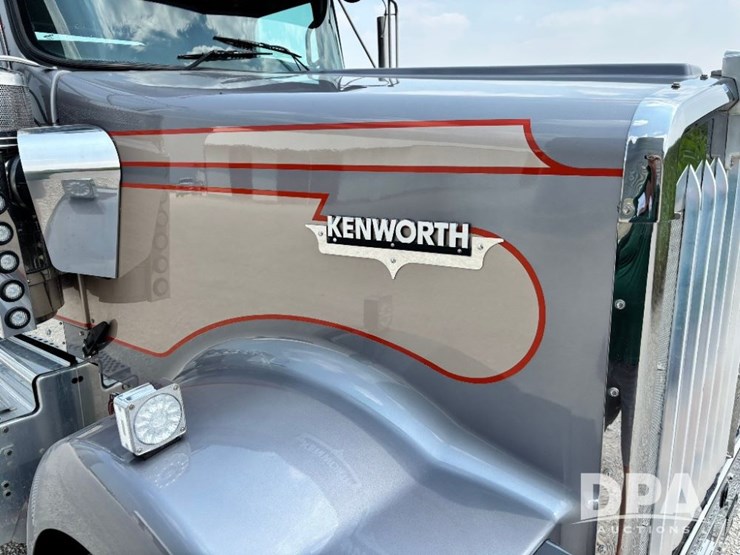2014-kenworth-w900-image-55
