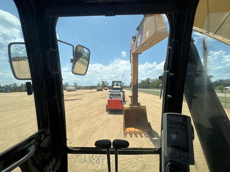 2019-caterpillar-326fl-image-32