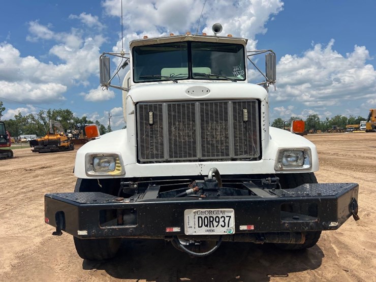 2003-peterbilt-330-image-7