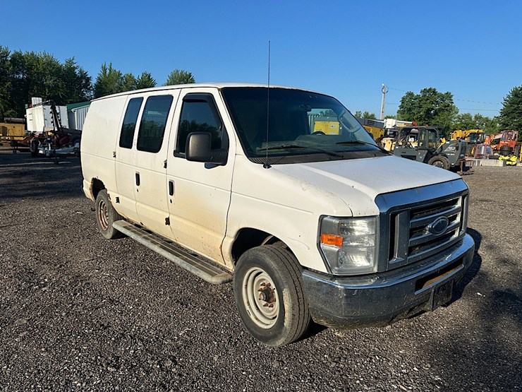 2013-ford-e250-image-3