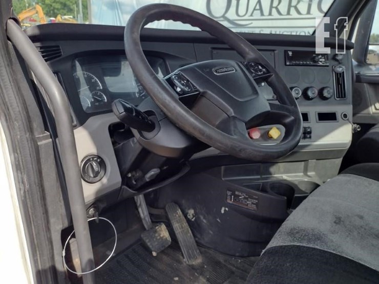 2018-freightliner-cascadia-126-image-10