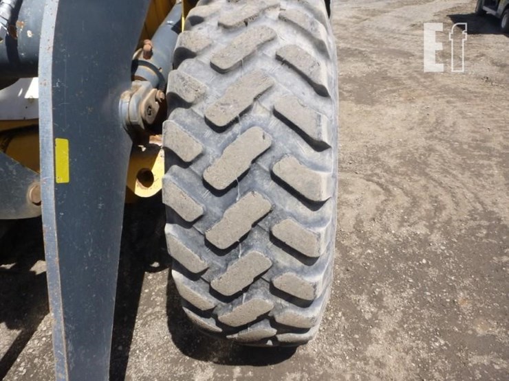 2013-deere-544k-image-19
