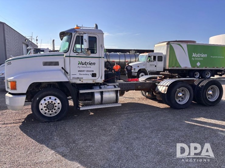 1999-mack-ch613-image-14
