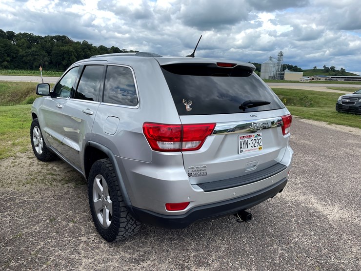 2011-jeep-grand-cherokee-laredo-image-7