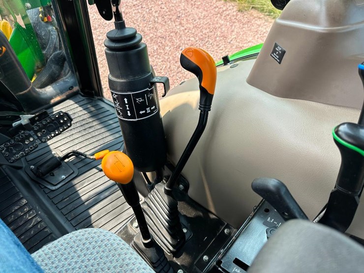 2020-john-deere-5075e-image-49