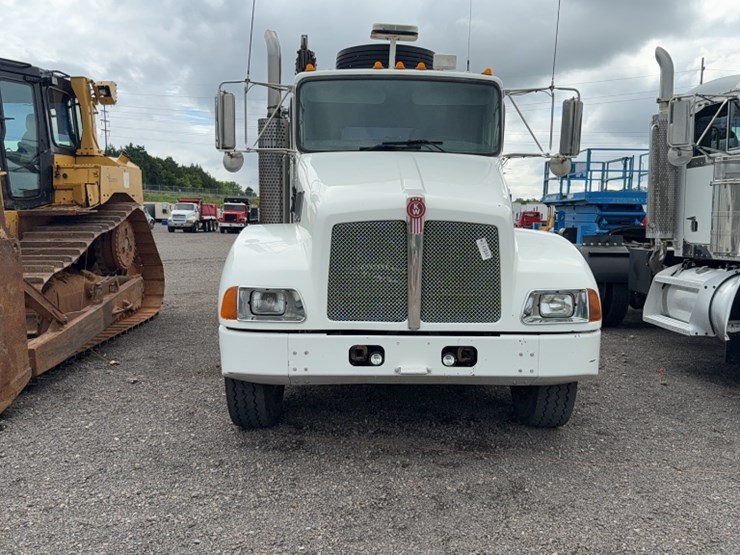 2007-kenworth-t300-image-2