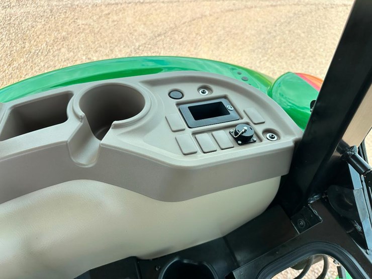 2020-john-deere-5075e-image-56