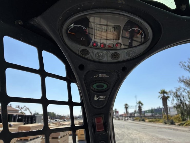 2019-bobcat-t740-image-18