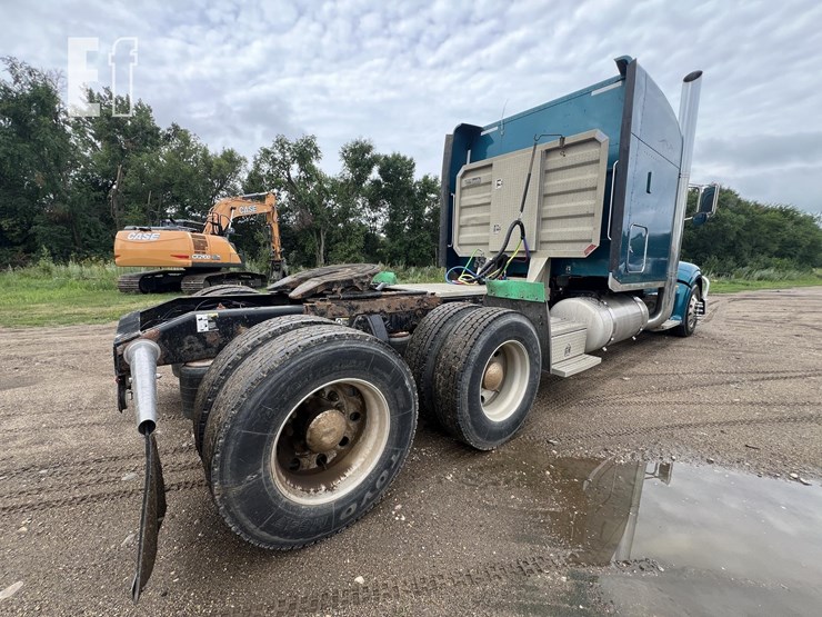 2013-peterbilt-386-image-5