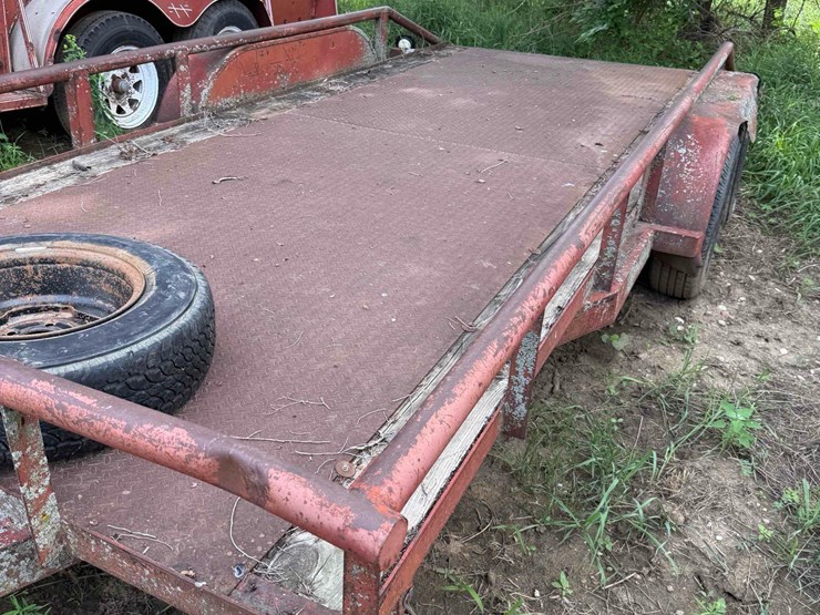 77-1/2”-x-16ft-flatbed-trailer-image-9