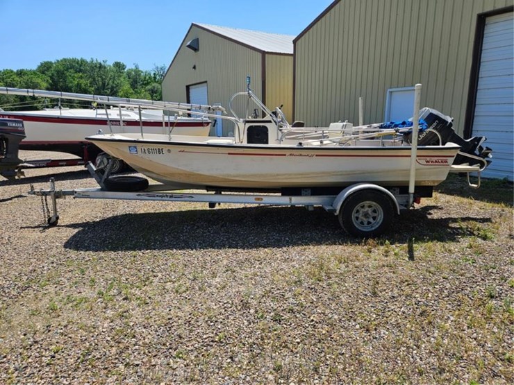 #2545-•-boston-whaler-montauk-17-fiberglass-boat-image-2
