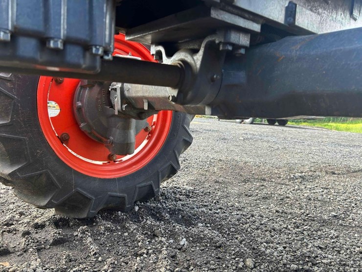 2015-kubota-m5660su-image-29