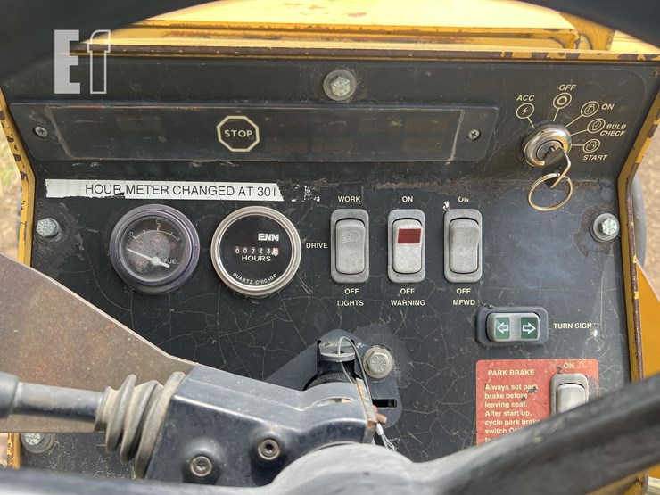 2006-deere-210le-image-15