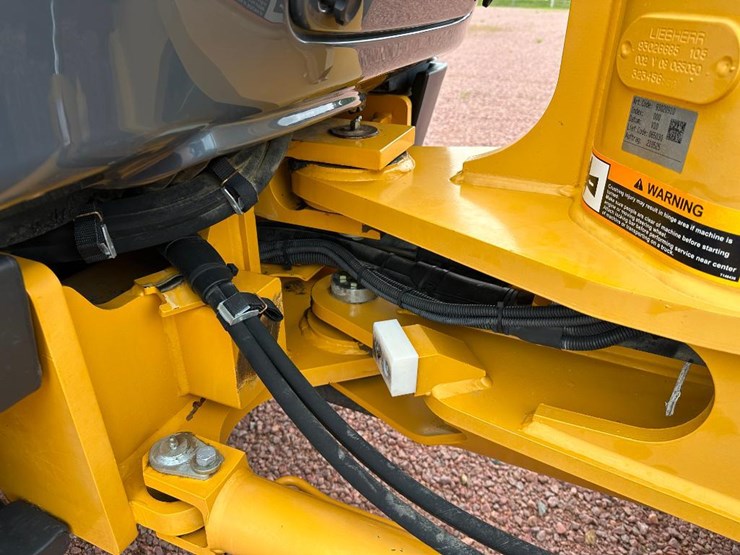 2017-deere-304l-image-39