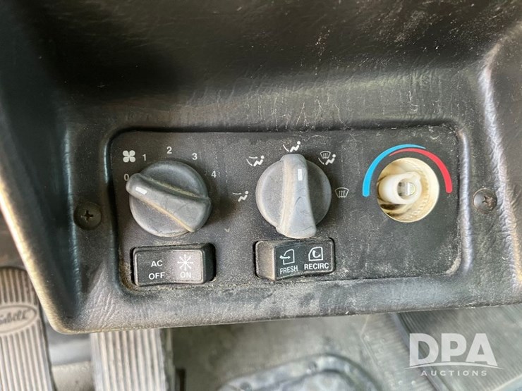 1999-peterbilt-385-image-79