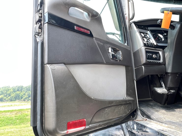 2012-kenworth-t800-image-65