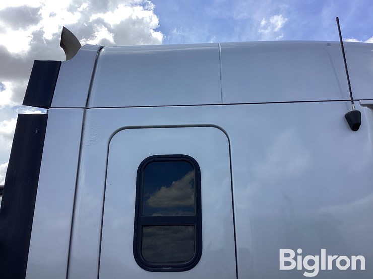 2011-freightliner-cascadia-ca125slp-t/a-truck-tractor-image-15