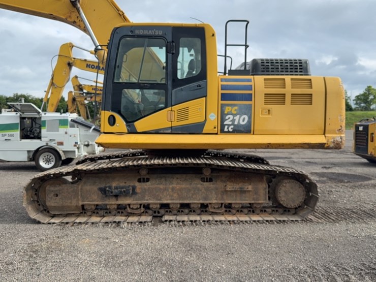 komatsu-pc210-lc-11-image-14