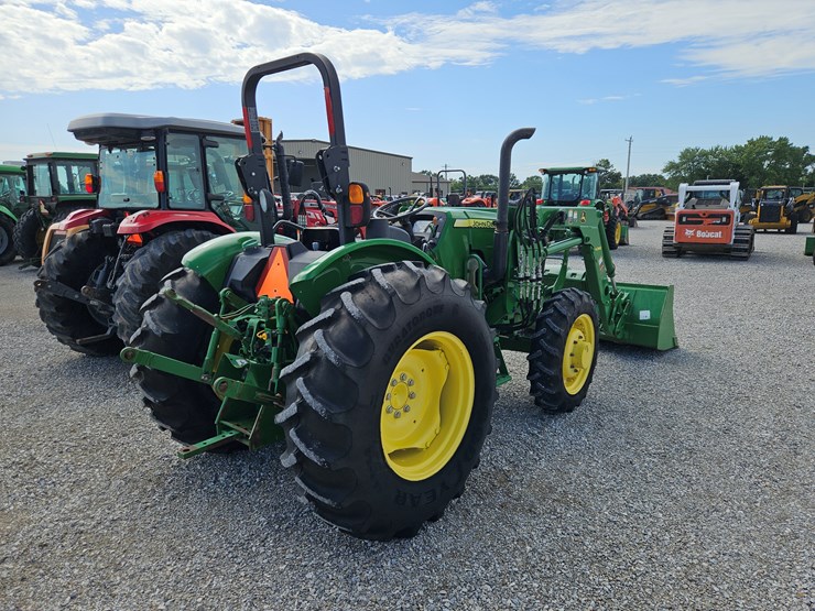 2015-john-deere-5075e-image-19