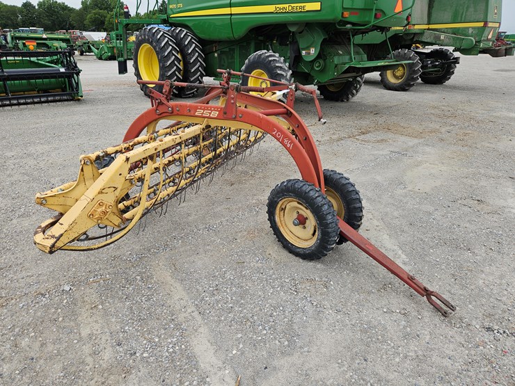 new-holland-258-image-6