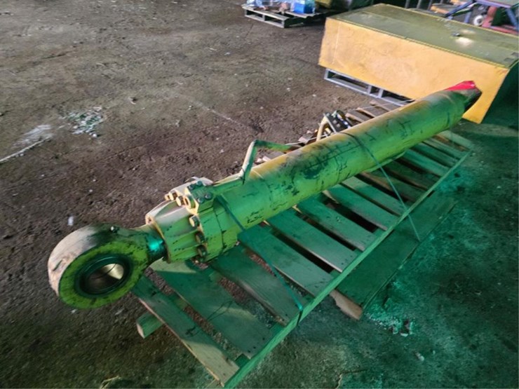 john-deere-245-image-2