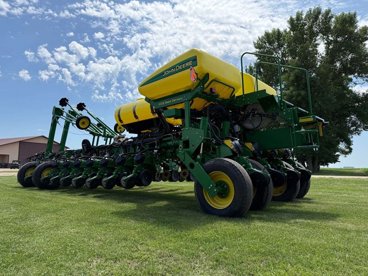 2014-john-deere-1770nt-image-3