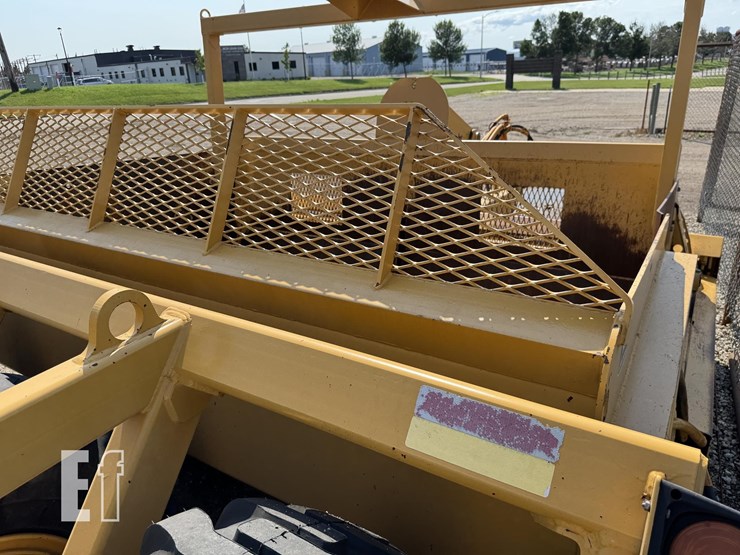 2000-deere-1812c-image-7