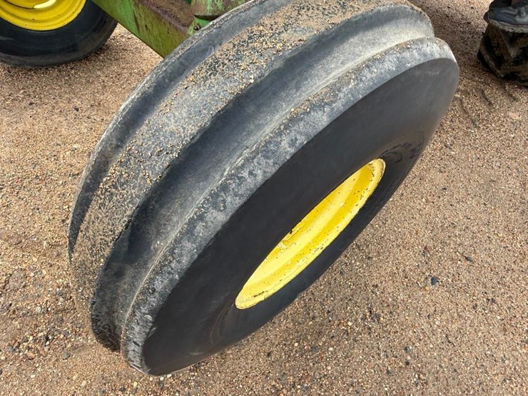john-deere-4010-image-13