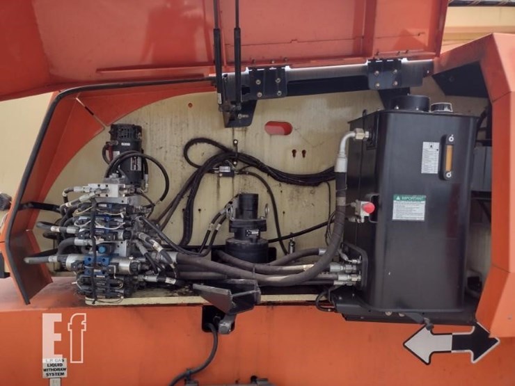 2015-jlg-740aj-image-9