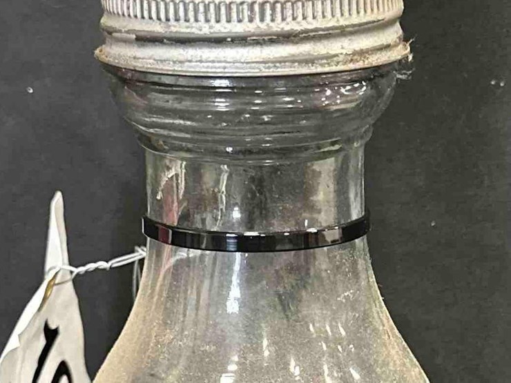 1015---huffman-quart-oil-bottle-image-1