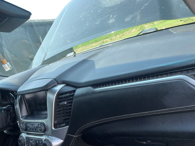 2015-chevrolet-suburban-image-41