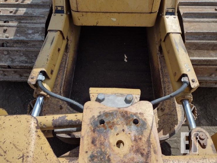 2010-caterpillar-d6n-lgp-image-18