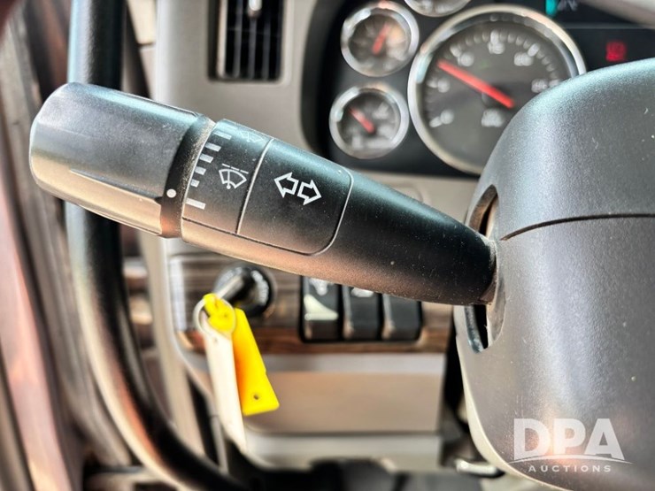 2016-kenworth-t880-image-95