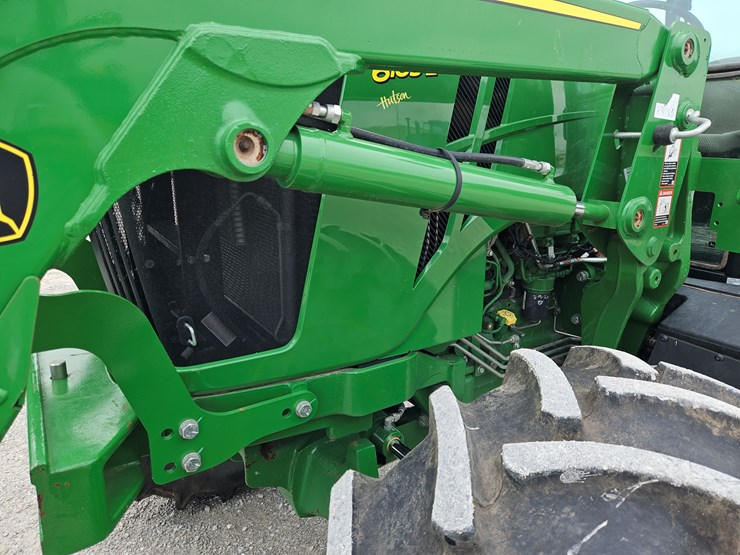 2020-john-deere-6105e-image-23