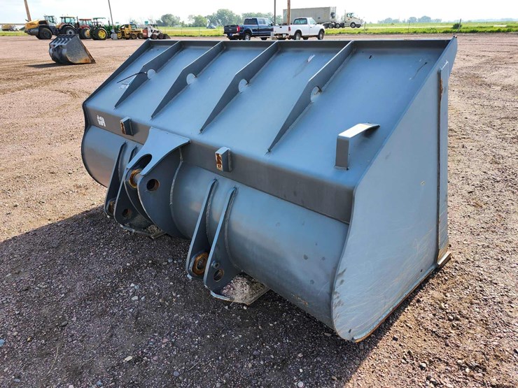 2022-liebherr-l538-bucket-image-3