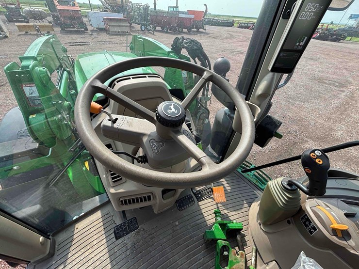 2023-john-deere-6155m-image-15