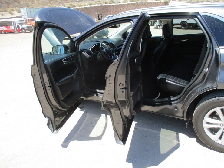 2020-ford-edge-sel-image-13