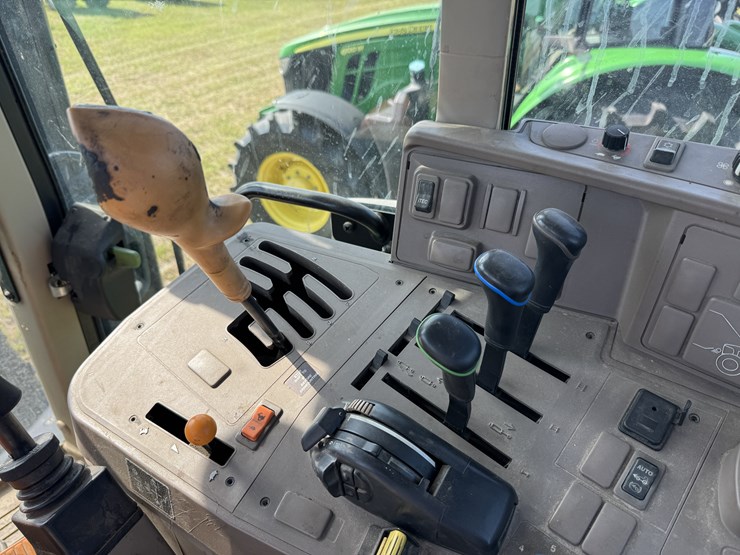 2016-john-deere-6110m-image-12
