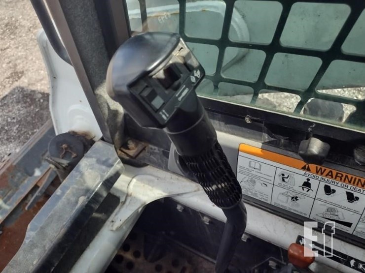 2005-bobcat-s300-image-9