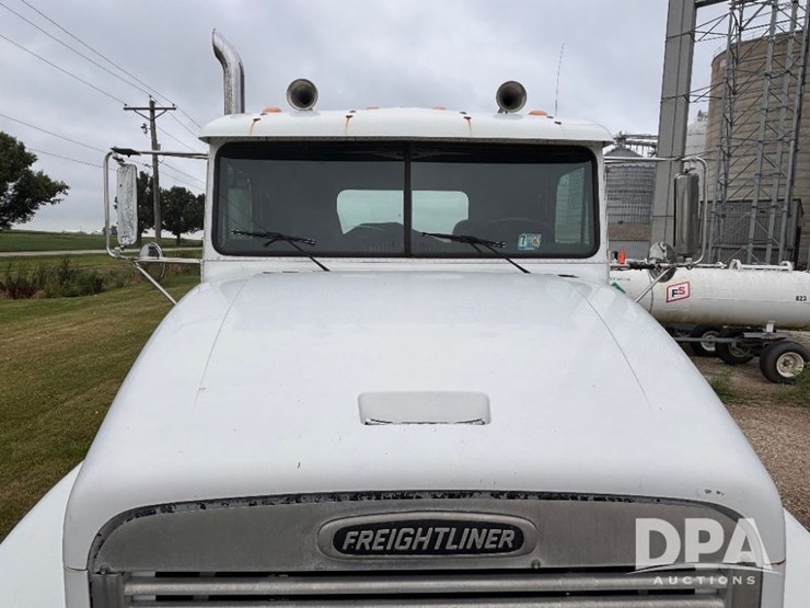 2000-freightliner-truck-(gp11021,-unit-398)-image-17