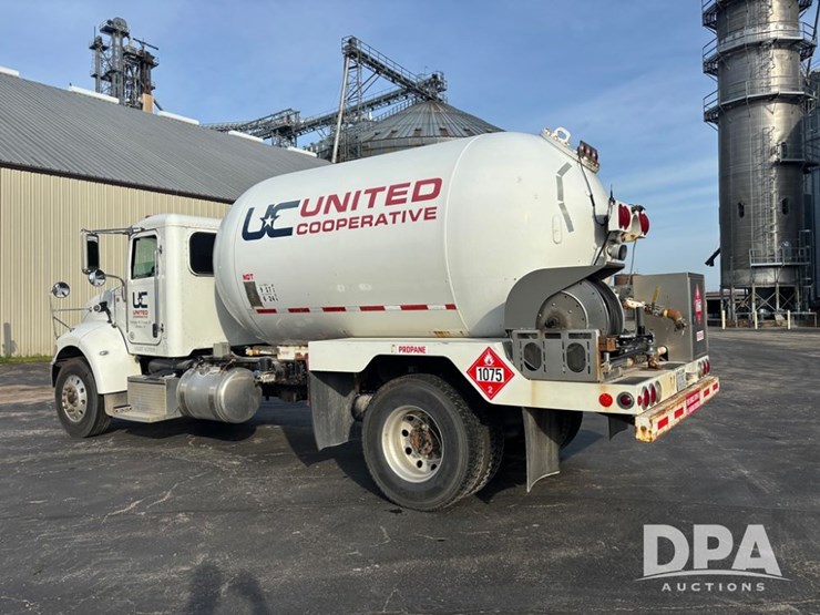 2013-peterbilt-337-image-6