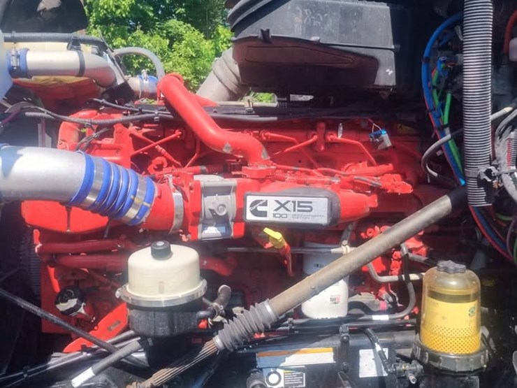 2021-peterbilt-567-image-15