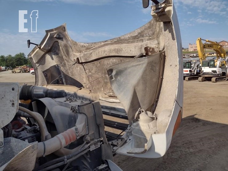 2013-ford-f650-xlt-image-18