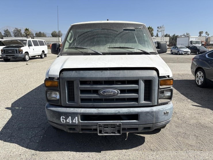 2013-ford-e350-image-2