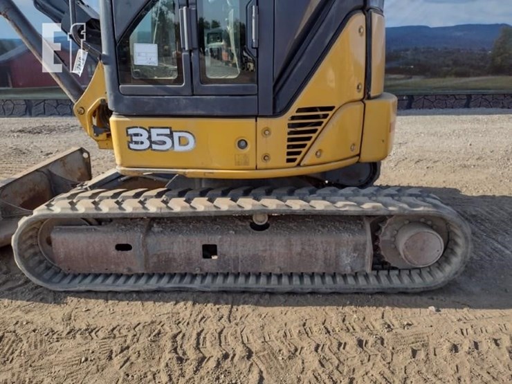 2006-deere-35d-image-28