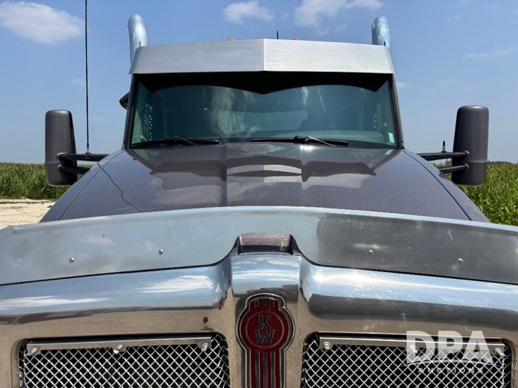 2016-kenworth-t880-image-19
