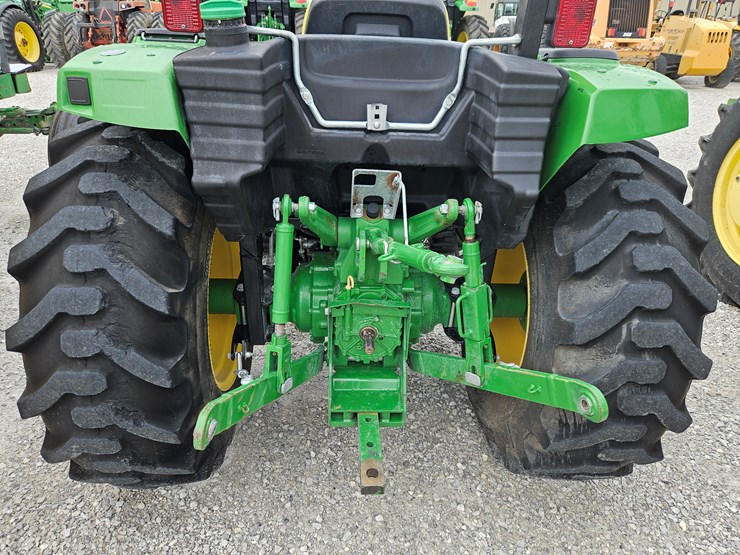 2021-john-deere-4044m-image-12