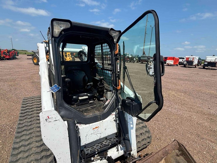 2017-bobcat-t750-image-16